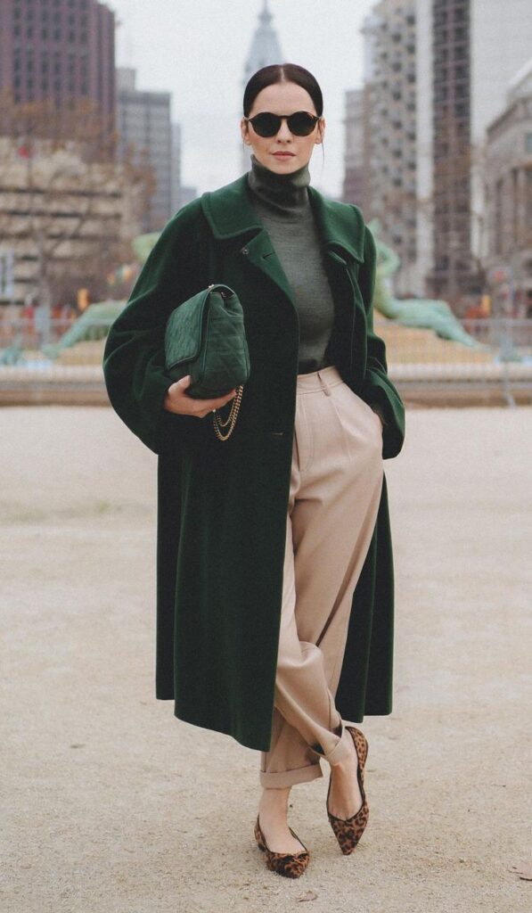 Deep emerald green coat/ winter outfits 2023 inspo