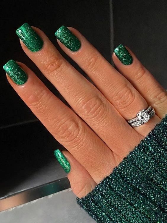 Shimmery Emerald Green Nails