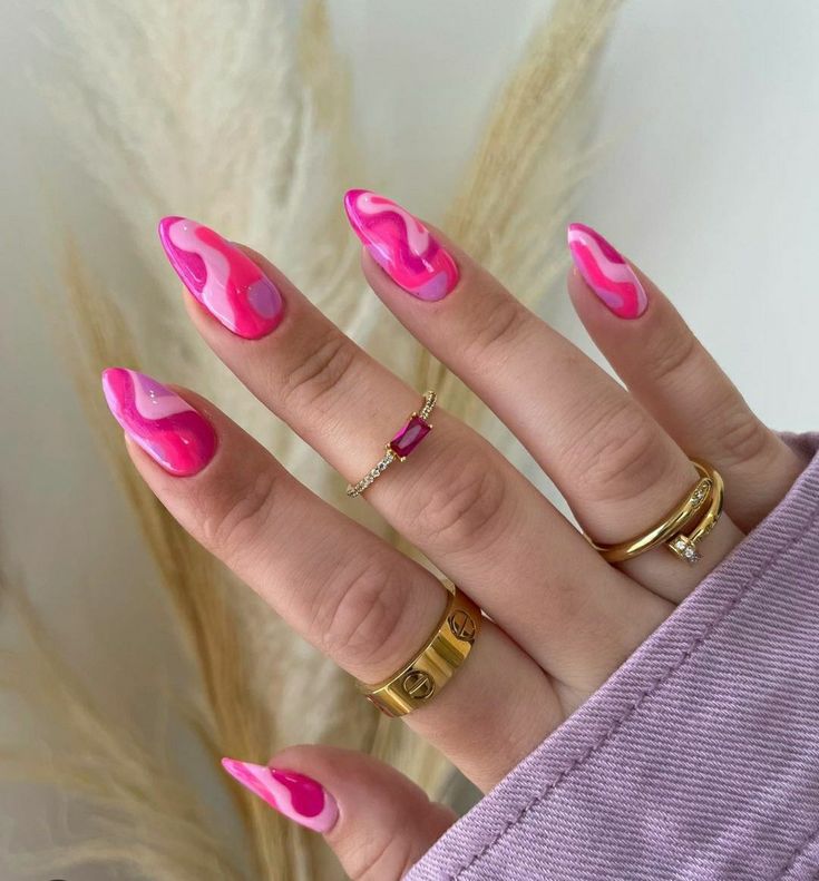 Pink wavy nails